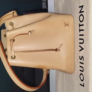 LOUIS VUITTON Leather Bucket Bag. Pre-Owned